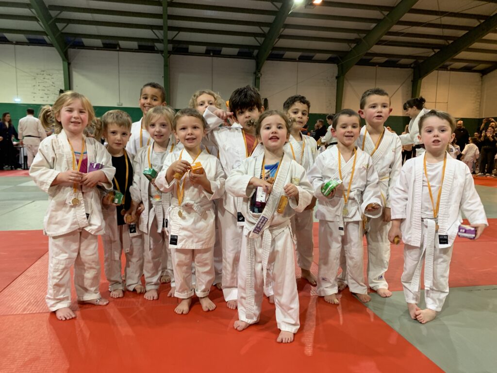 Groupe d’enfants en Éveil Judo du JUDO Albères Illibéris lors de l’animation de Saint-Cyprien.