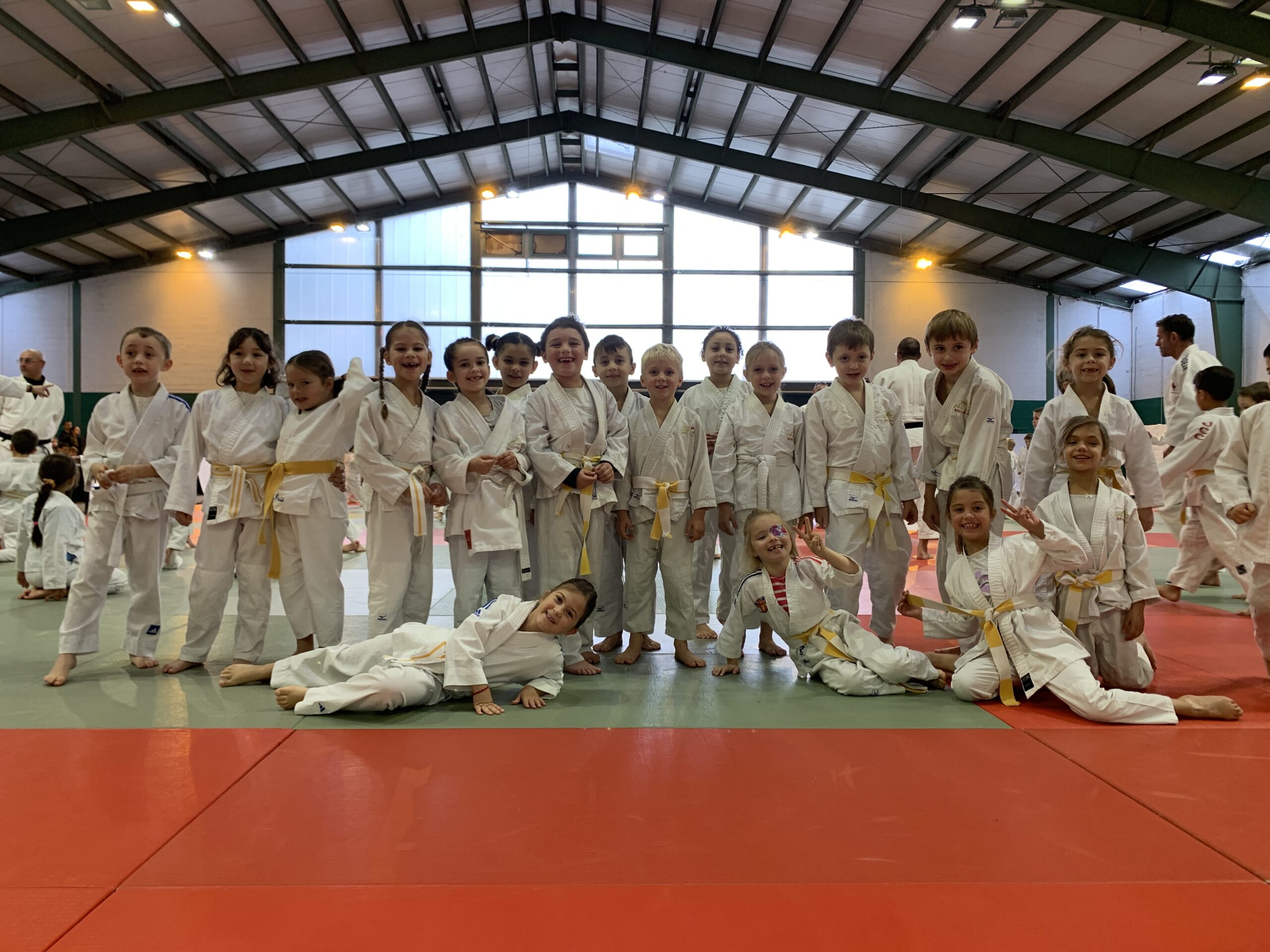 Groupe mini-poussins du JUDO Albères Illibéris lors de l’animation.