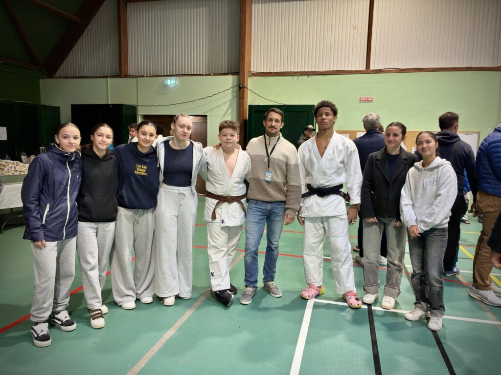 Groupe de judokas du JUDO Albères Illibéris lors de la zone Méditerranée cadets à Marvejols