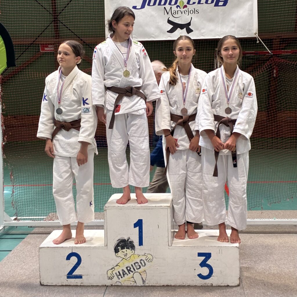 Elisa et Juliette Vairon 3e en -44 kg à Marvejols
